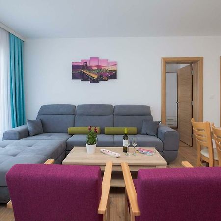 Villa Charlotte 오미스 외부 사진