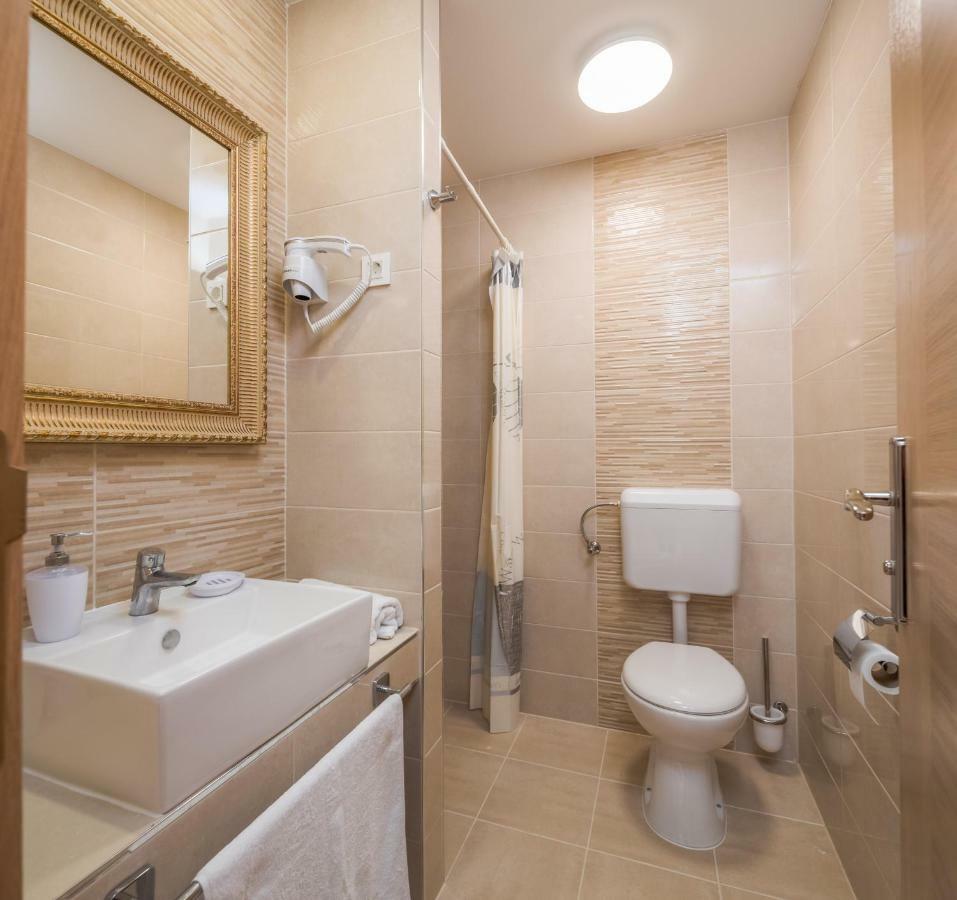 Villa Charlotte 오미스 외부 사진